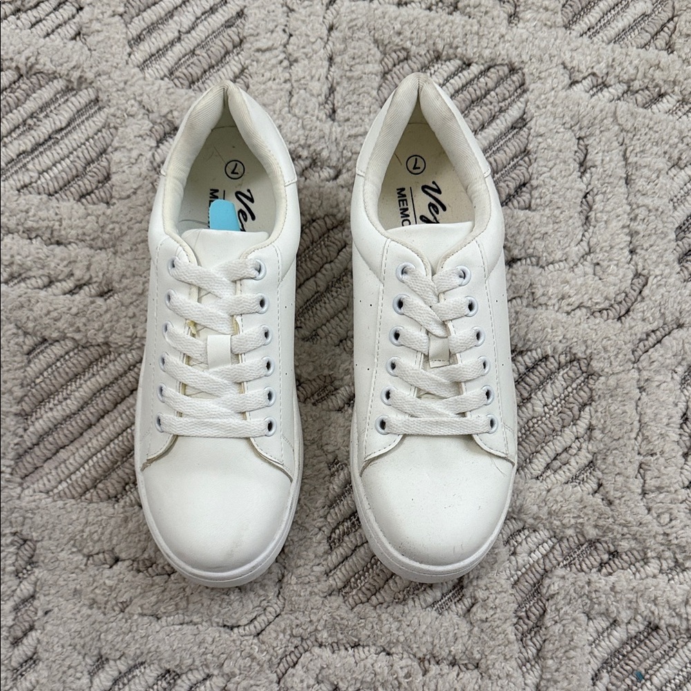 NEW Vespos Women's White Sneakers